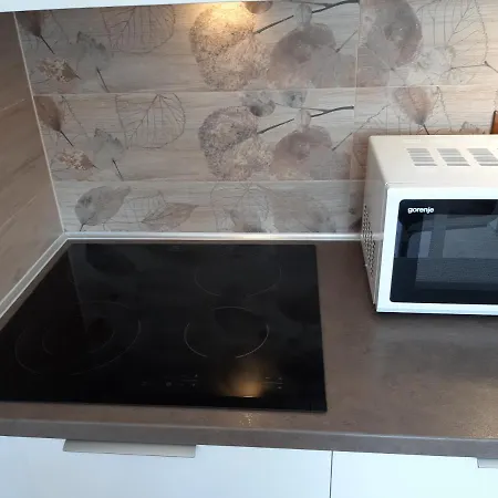 Apartman Lena *