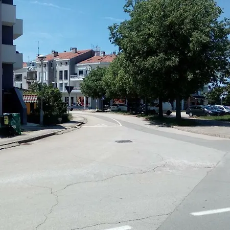 Lena Apartman